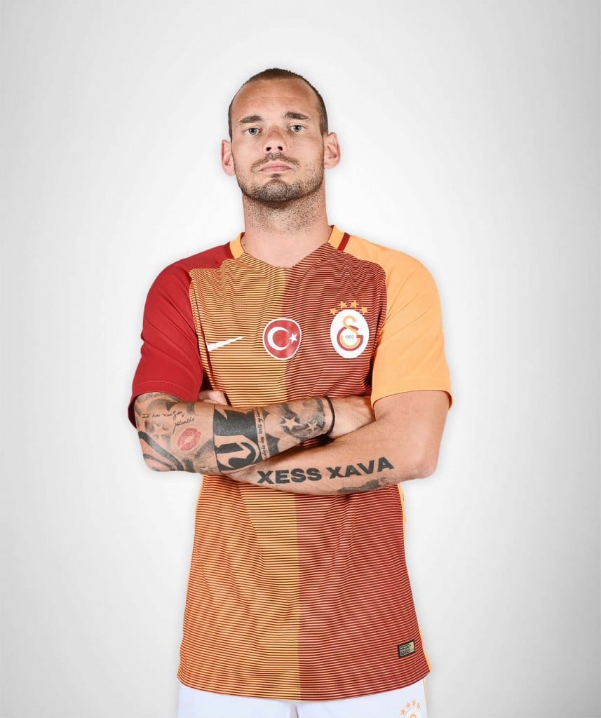 galatasaray-16-17-home-kit-vdv