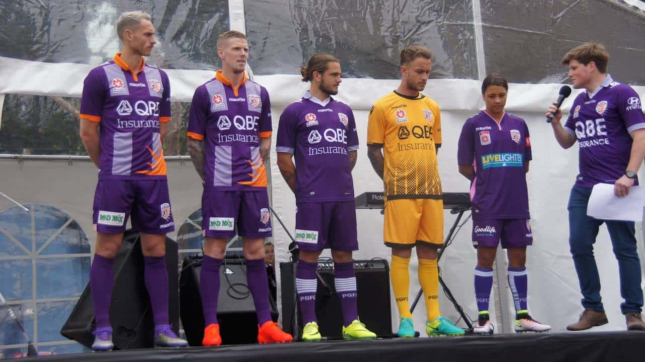 perth_glory_2016_2017_macron_heritage_kit_squad