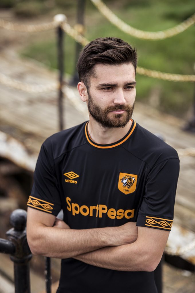 hull_city_18_19_umbro_away_kit_c