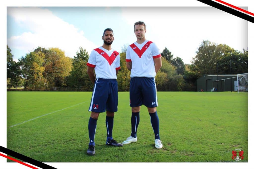 leyton_orient_18_19_commemorative_fourth_kit_h