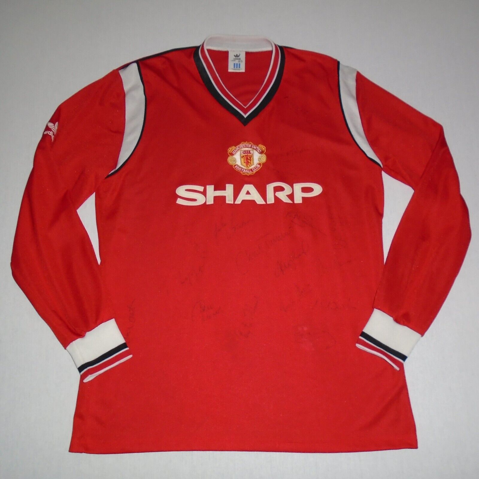 Rare 80s Manchester United shirt sells for thousands on Online Auction